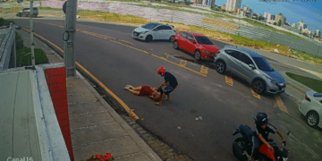 VÍDEO: mulher é agredida e arrastada durante tentativa de assalto em João Pessoa