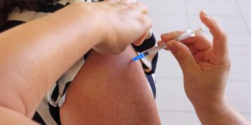 PMJP pausa vacinação em pontos móveis nesta sexta e sábado para reforçar atendimento a acamados