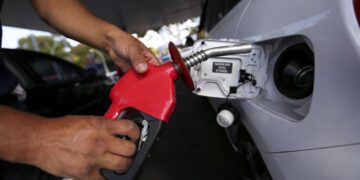 Governo quer aumentar mistura do etanol na gasolina em 32% para evitar importações