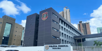 PF apreende fuzil, quase 1.000 munições e bloqueia R$ 1 milhão em operação na Paraíba