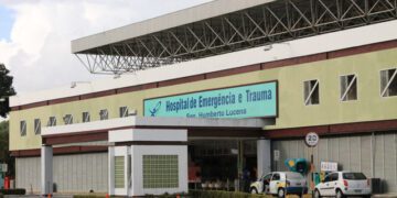 Criança de 2 anos pega arma do pai e atira acidentalmente em Santa Rita