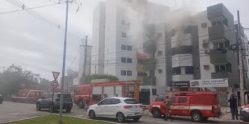 Incêndio atinge apartamento no bairro do Bessa, em João Pessoa