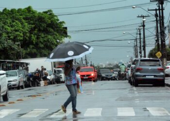 Defesa Civil reforça monitoramento após alerta de chuvas intensas na Capital