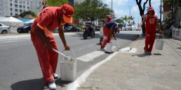 Empresas acatam fim da escala 6 x 1 e trabalhadores suspendem greve