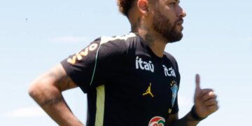Ainda em recuperação, Neymar fica fora de 2º jogo na Copa
