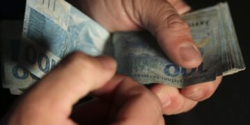 Governo da PB anuncia antecipação da primeira parcela do 13º salário