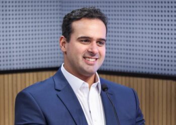 Lucas Ribeiro e ministro Gustavo Feliciano assinam convênio para 2 mil vagas de qualificação em turismo na Paraíba