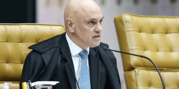 Moraes dá 10 dias para PF ouvir Flávio em caso de calúnia contra Lula