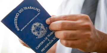 Desemprego recua a 5,4% e tem menor taxa até junho