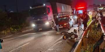 Mulher morre em acidente com carreta na BR-101, em JP