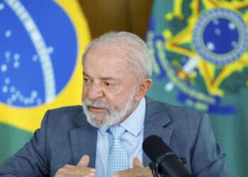 Em jornal americano, Lula critica postura dos EUA após novas tarifas