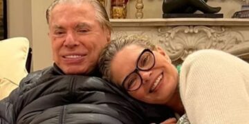 Dois anos após a morte de Silvio Santos, primogênita Cintia Abravanel homenageia o pai: “Sinto sua falta”