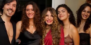 Cantora Elba Ramalho comemora aniversário de 75 anos ao lado dos filhos