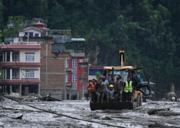 Socorristas buscam mais de 1.300 desaparecidos no Nepal e no Tibete; número de mortos sobe a 362