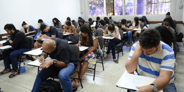 Encceja é no próximo domingo; saiba como consultar locais de provas