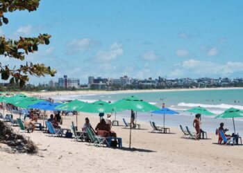 Três trechos de praia estão impróprios para banho na Paraíba; confira quais