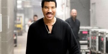 Lionel Richie é internado em UTI após mal-estar durante show nos EUA