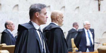 Mendonça libera para plenário do STF caso de mensagens entre Moraes e Vorcaro; decisão cabe a Fachin