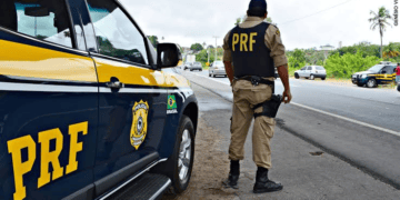Homem é preso pela PRF após adulterar placa de moto para evitar multas