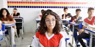 Cícero Lucena anuncia pagamento de R$ 7,1 milhões a alunos beneficiários do ‘Poupança de futuro’ nesta sexta-feira