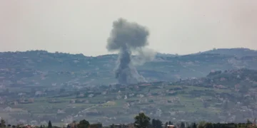 Ataques israelenses deixam oito mortos no sul do Líbano, dizem autoridades