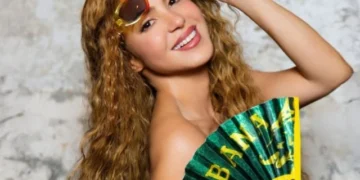 Shakira chega ao Brasil para megashow na praia de Copacabana
