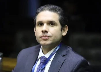 Hugo Motta criará comissão até a próxima semana para discutir escala 6×1 e quer concluir votação até maio
