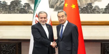 China pede cessar-fogo; Irã diz ter discutido situação de Ormuz com Pequim