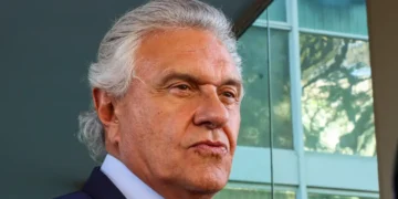 Caiado diz que explicações de Flávio Bolsonaro “não foram convincentes”