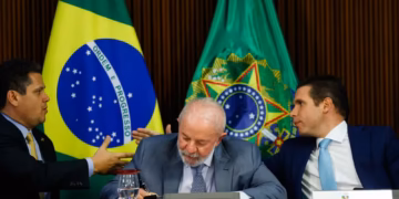 Fim da taxa das blusinhas é primeira reação do governo às derrotas recentes no Congresso