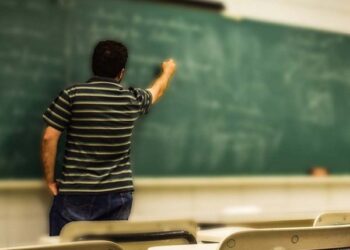 Senado aprova Medida Provisória que estabelece piso para professores
