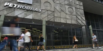 Petrobras anuncia alta de R$ 0,04 na gasolina vendida a distribuidoras
