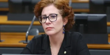 Justiça da Itália nega extradição de Carla Zambelli