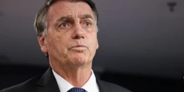 Bolsonaro segue internado e inicia reabilitação motora e funcional, diz boletim médico