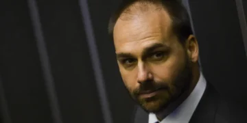 Eduardo Bolsonaro ironiza visita de Lula a Trump: ‘E a soberania nacional?’