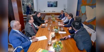 Escala 6×1: Hugo Motta fecha acordo com Governo para 40 horas semanais de trabalho e dois dias de descanso