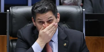 Alcolumbre mantém silêncio sobre 6×1 e oposição tenta preservar escala