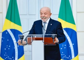 A pedido de Lula, ministro da Defesa irá à Venezuela na próxima semana