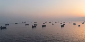 EUA e Irã acertam acordo de paz, mas reabertura do Estreito de Ormuz não deve ser imediata; entenda
