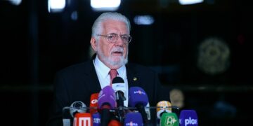 Jaques Wagner diz que sua relação com Vorcaro é ‘praticamente zero’