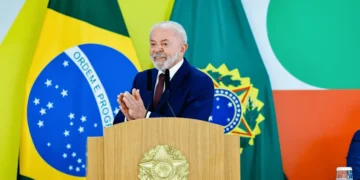 Lula lança Desenrola para quem está com contas em dia