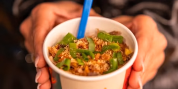 Com proposta de resgatar tradição das comidas típicas, milho gourmet ganha fama no Parque do Povo, em Campina Grande