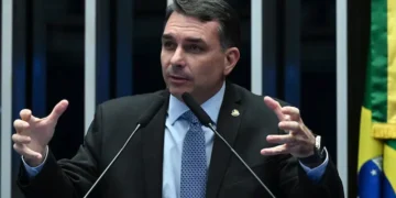 Moraes marca para 28 de julho depoimento de Flávio Bolsonaro à PF
