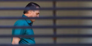 Bolsonaro tem efeitos colaterais de medicamentos, diz relatório médico