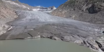 Com onda de calor, derretimento de geleiras na Suíça poderia encher uma piscina olímpica a cada 6 segundos