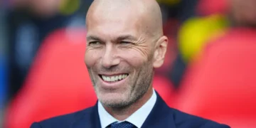 Zidane assume seleção da França e assina contrato até 2030