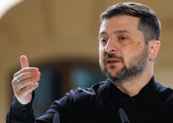 Zelensky promete resposta à ataque contra shopping que deixou 15 mortos