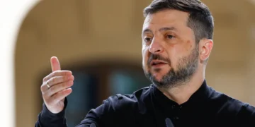 Zelensky promete resposta à ataque contra shopping que deixou 15 mortos