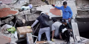 Colômbia entra no 2º dia de buscas após terremoto de magnitude 7,4 que matou mais de 100 pessoas