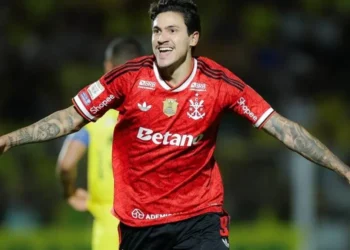 Flamengo ‘atropela’ Mirassol e cola no líder do Campeonato Brasileiro